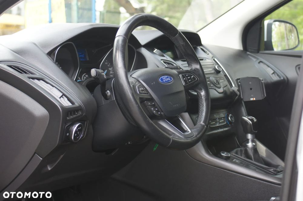 Ford Focus 1.5 TDCi DPF Start-Stopp-System Ambiente - 24