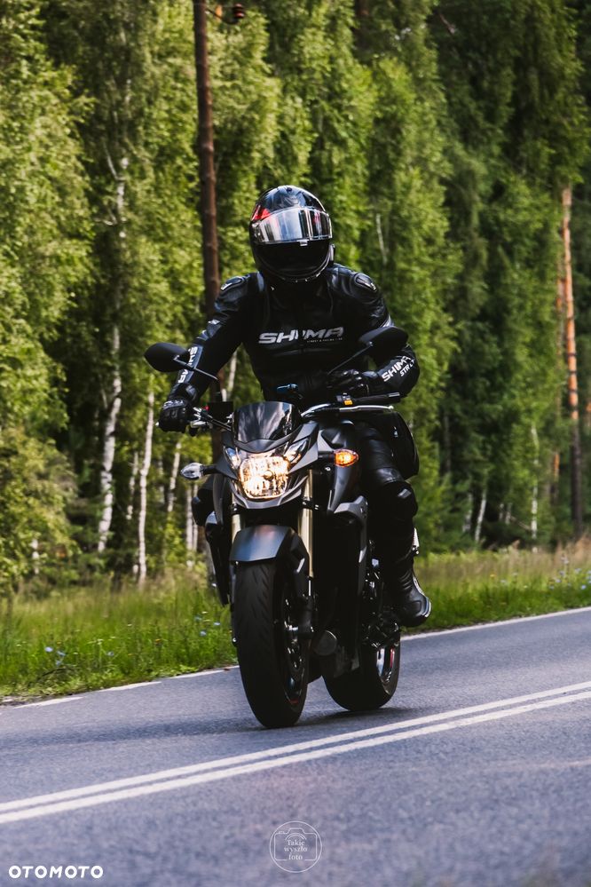 Suzuki GSR - 2