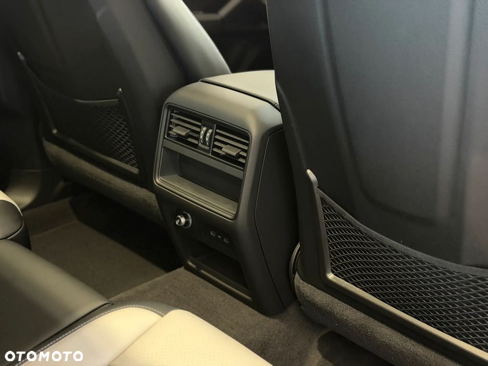 Porsche Cayenne E-Hybrid PHEV Black Edition - 26