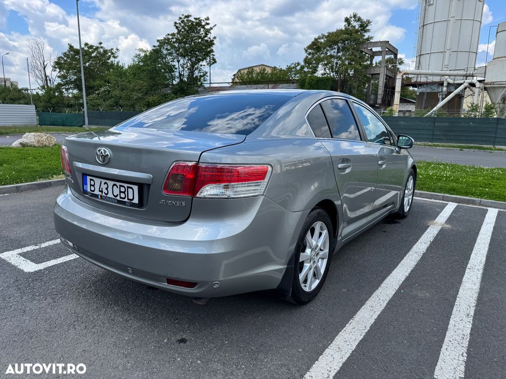 Toyota Avensis 2.0 D-4D Sedan Luna - 5