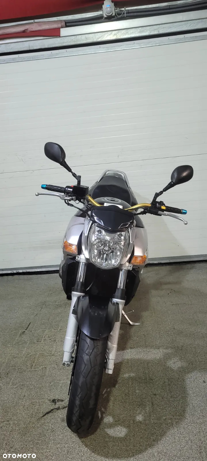 Suzuki GSR - 11
