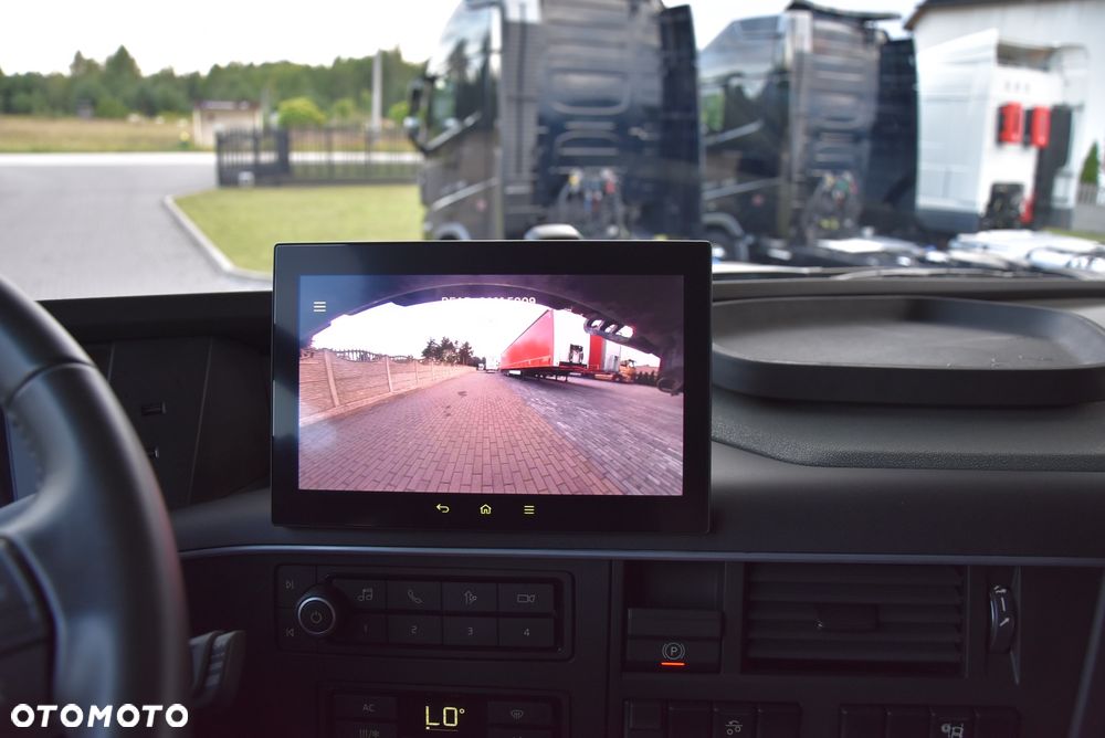 Volvo FH 460 EURO 6 / KABINA XL / FIRANA 9,5 M / NAVI / SOLARY / KLIMA POSTOJOWA / KAMERY / CAŁY NA PODUSZKACH / WINDA DHOLLANDIA / ZABUDOWA REDOS / 24 PALETY / AUTOMAT / SALON POLSKA / SERWIS ASO VOLVO / STAN IDEALNY !! - 40