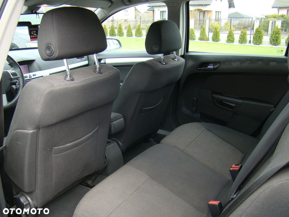 Opel Astra 1.6 Innovation - 23
