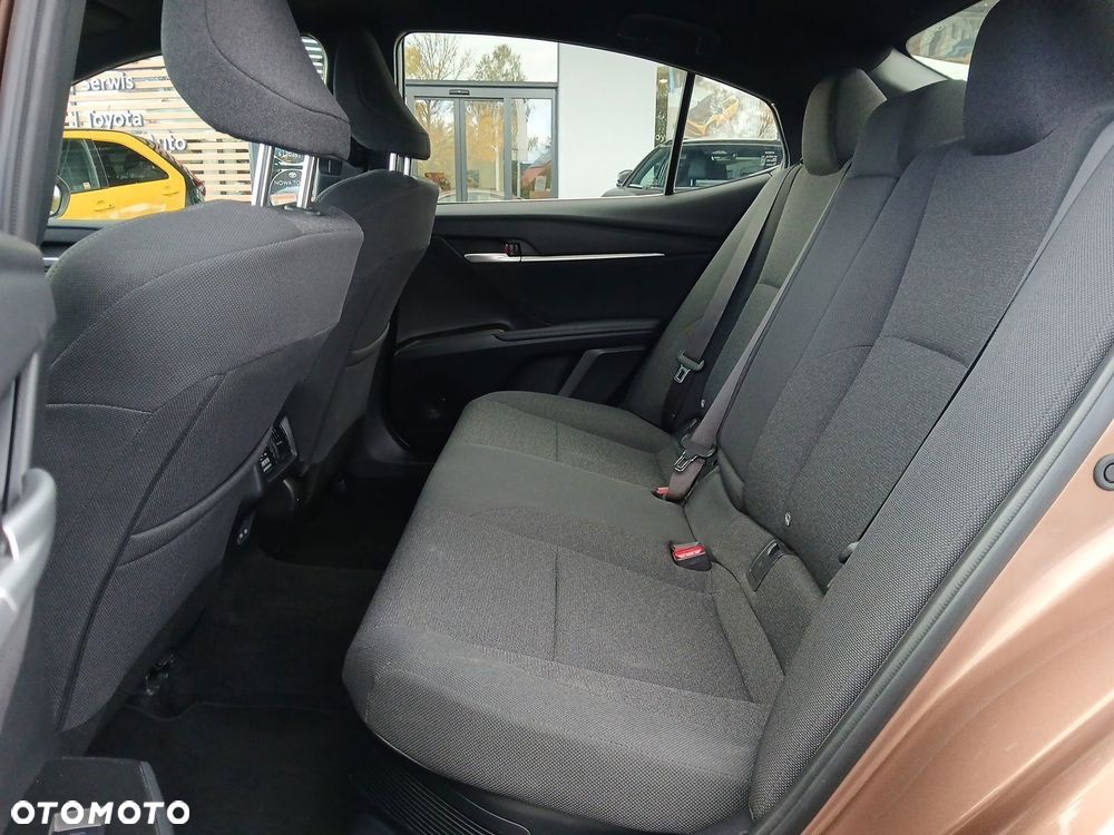 Toyota Camry - 16
