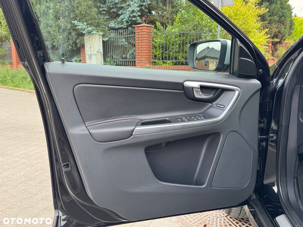 Volvo XC 60 D5 AWD R-Design Kinetic - 15
