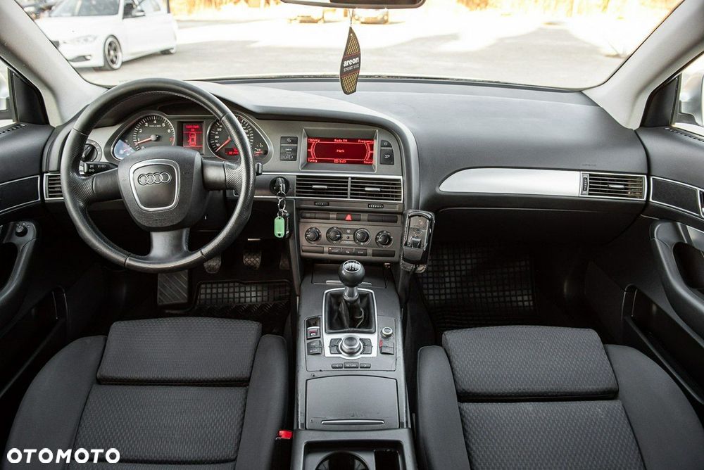 Audi A6 Avant 2.4 - 5