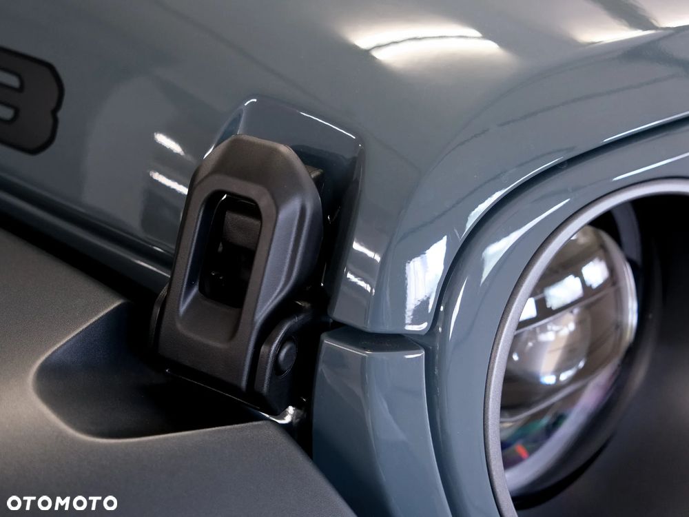 Jeep Wrangler - 9