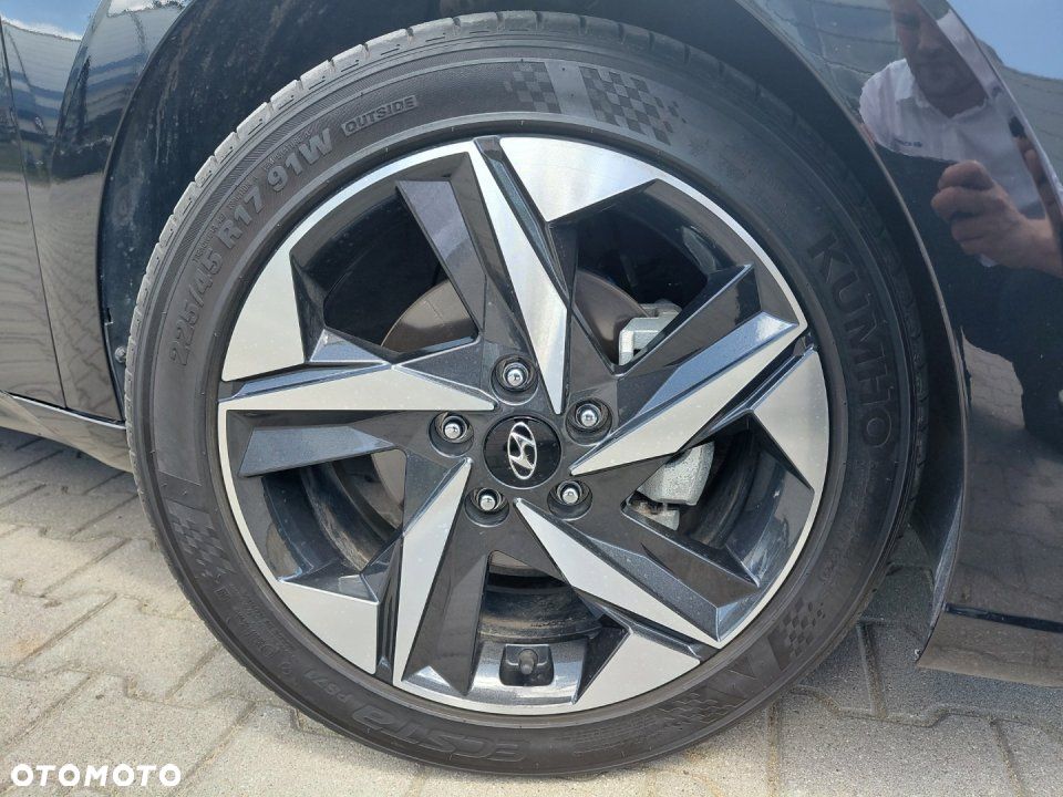 Hyundai Elantra - 36
