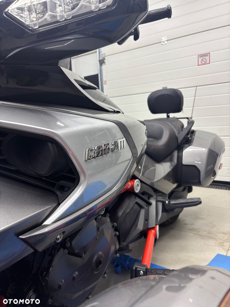 Can-Am Spyder - 16