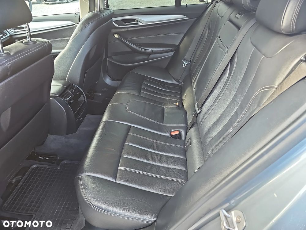 BMW Seria 5 520d - 24