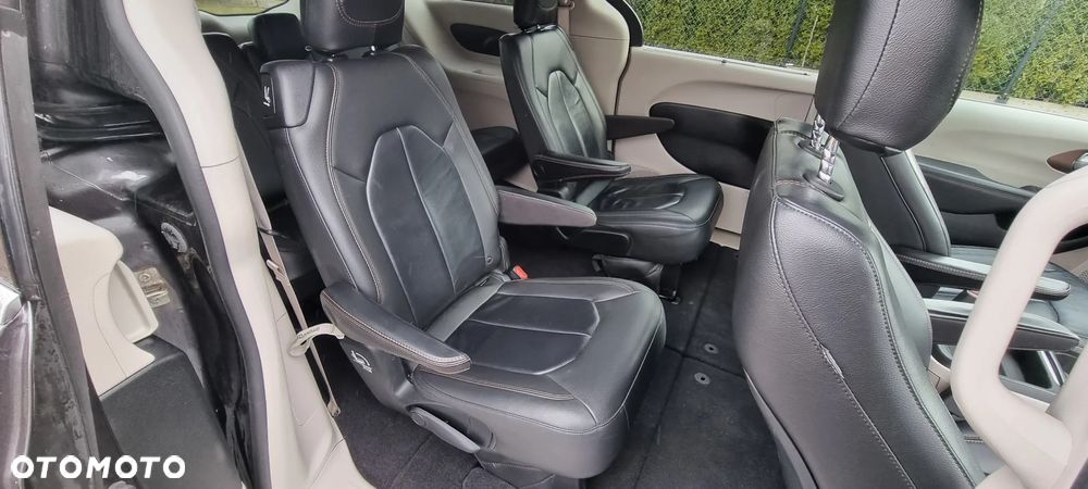 Chrysler Pacifica - 14