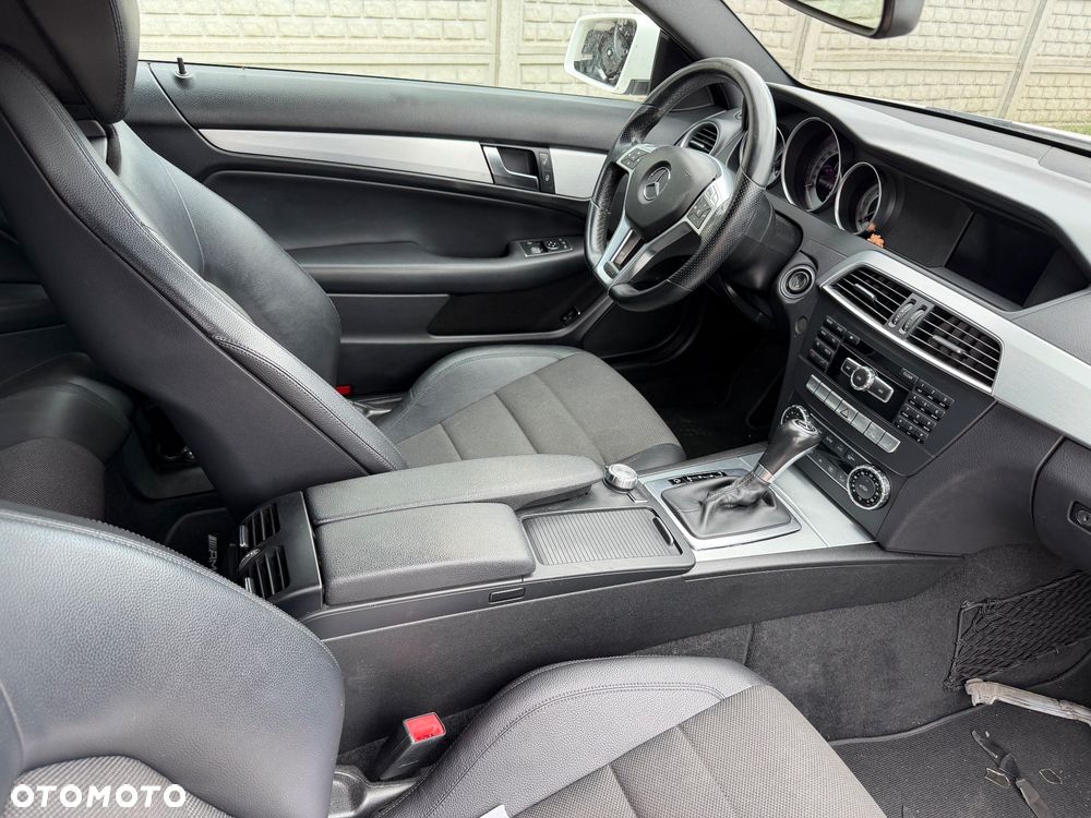 Mercedes-Benz Klasa C 220 CDI DPF BlueEFFICIENCY 7G-TRONIC Edition 1 - 30