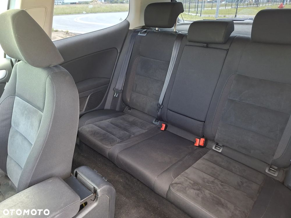 Volkswagen Golf 2.0 TDI DPF Highline - 8