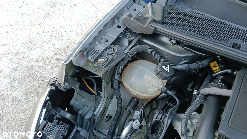 Citroën C4 PureTech 130 Stop&Start FEEL PACK - 32