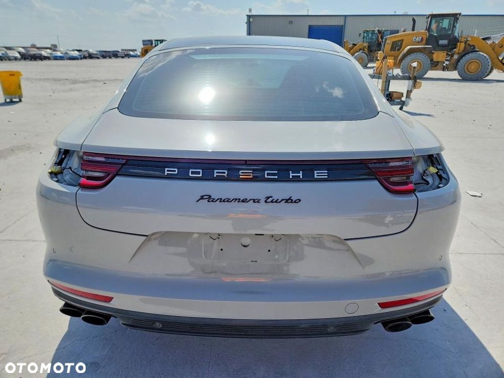 Porsche Panamera - 6