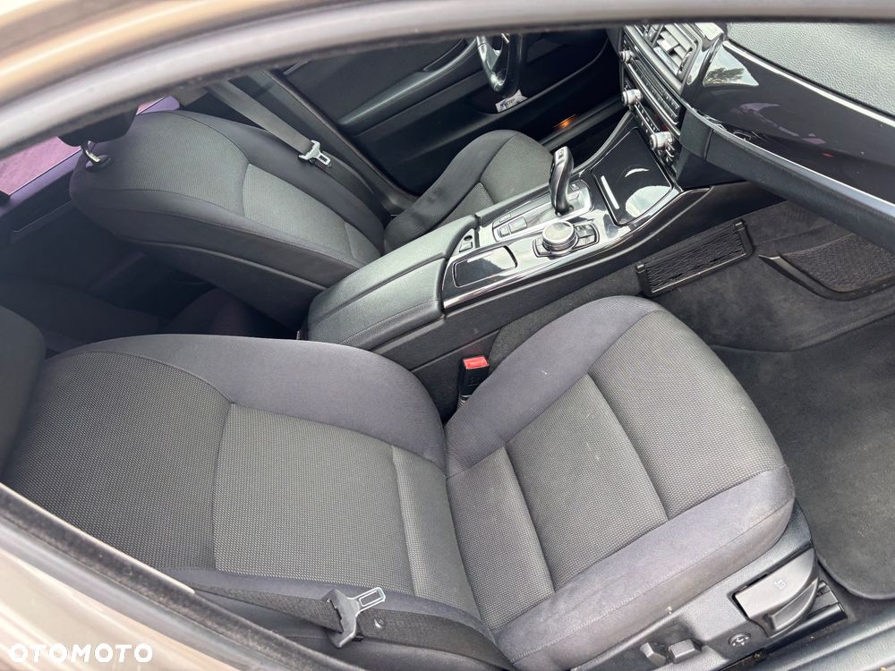 BMW Seria 5 520d - 32
