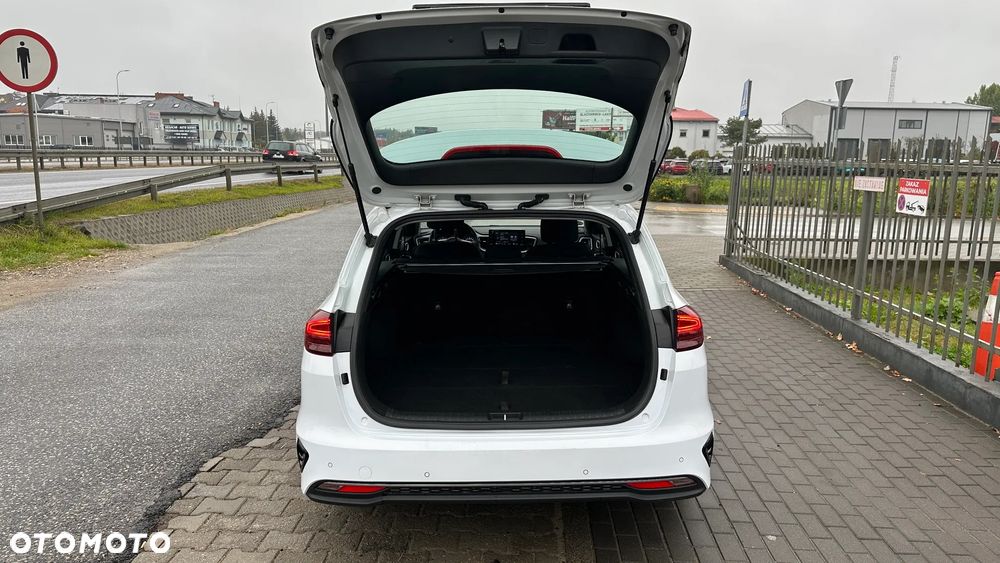 Kia Ceed - 10