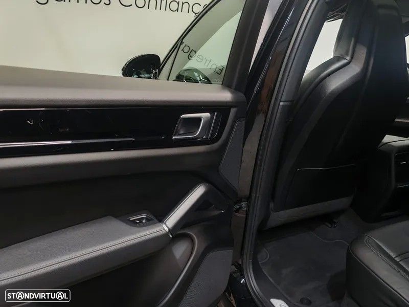 Porsche Cayenne Coupé E-Hybrid - 22