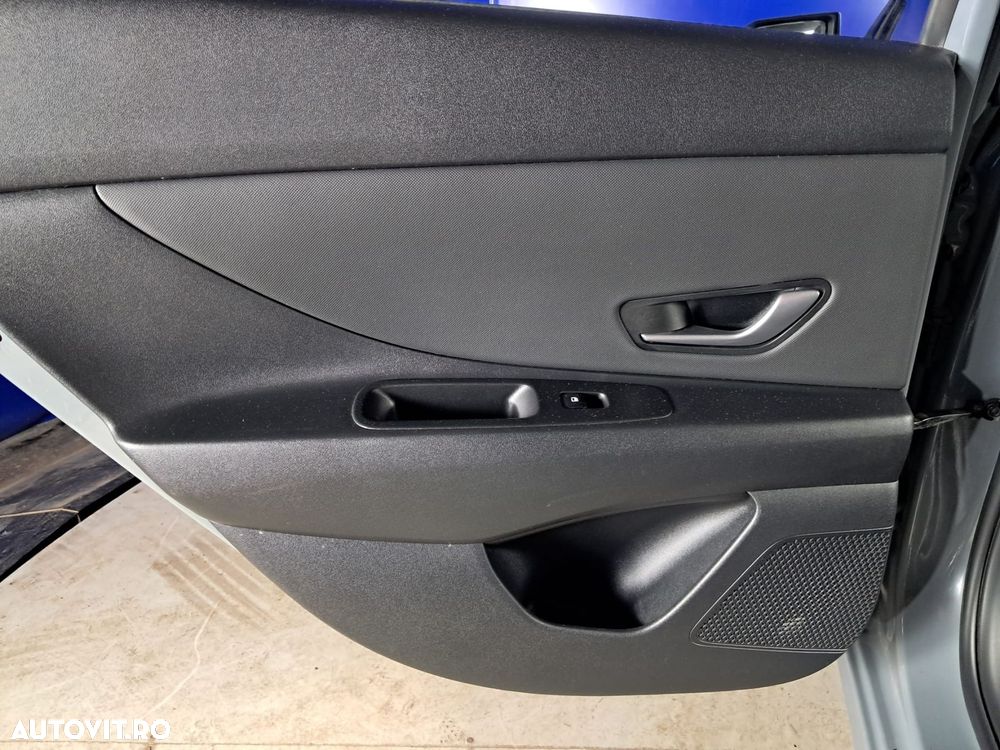 Hyundai Elantra - 24
