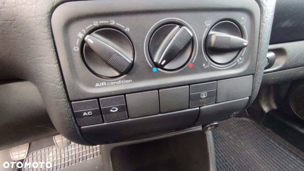 Volkswagen Golf 1.8 GL - 10