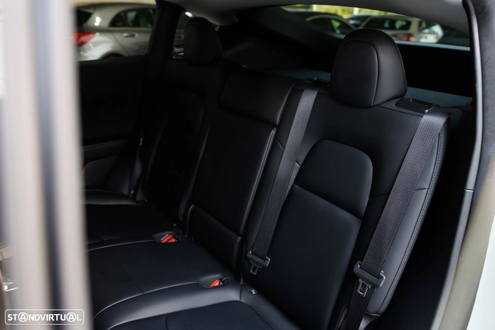Tesla Model Y Long Range Dual Motor AWD - 28
