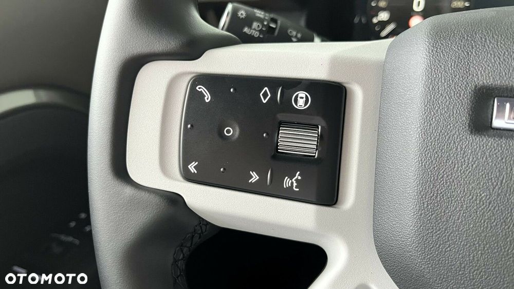 Land Rover Defender - 16