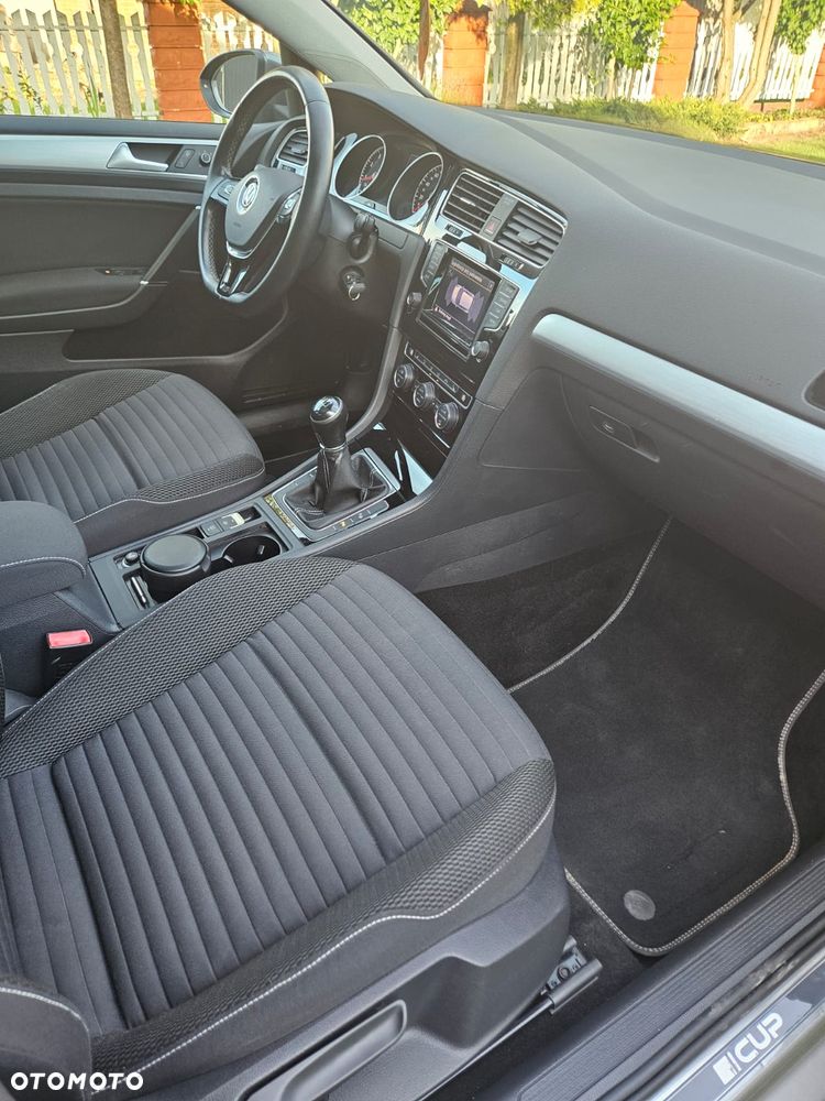 Volkswagen Golf - 30