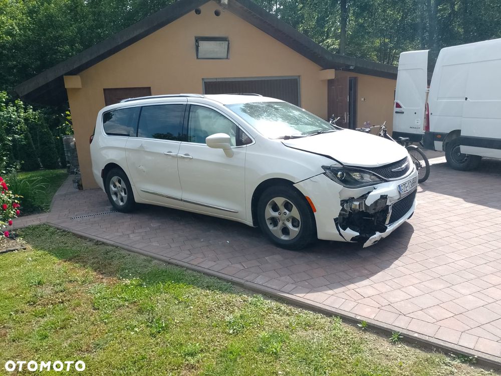Chrysler Pacifica - 2