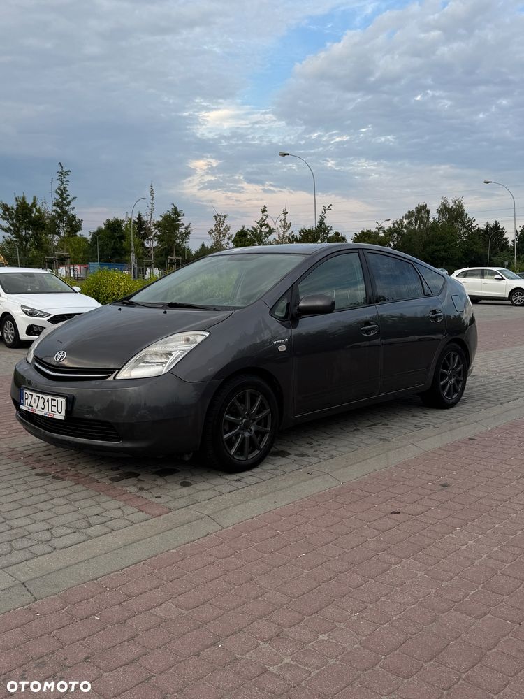 Toyota Prius - 3