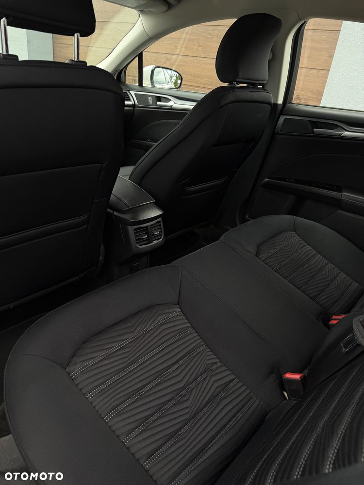 Ford Fusion - 8