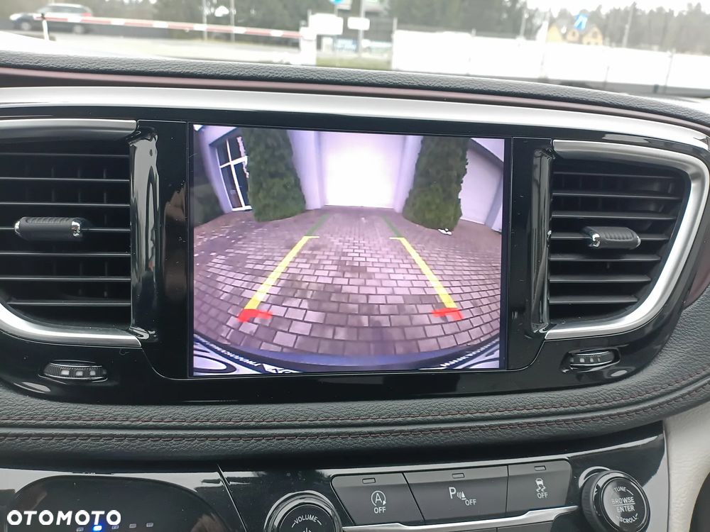 Chrysler Pacifica - 22