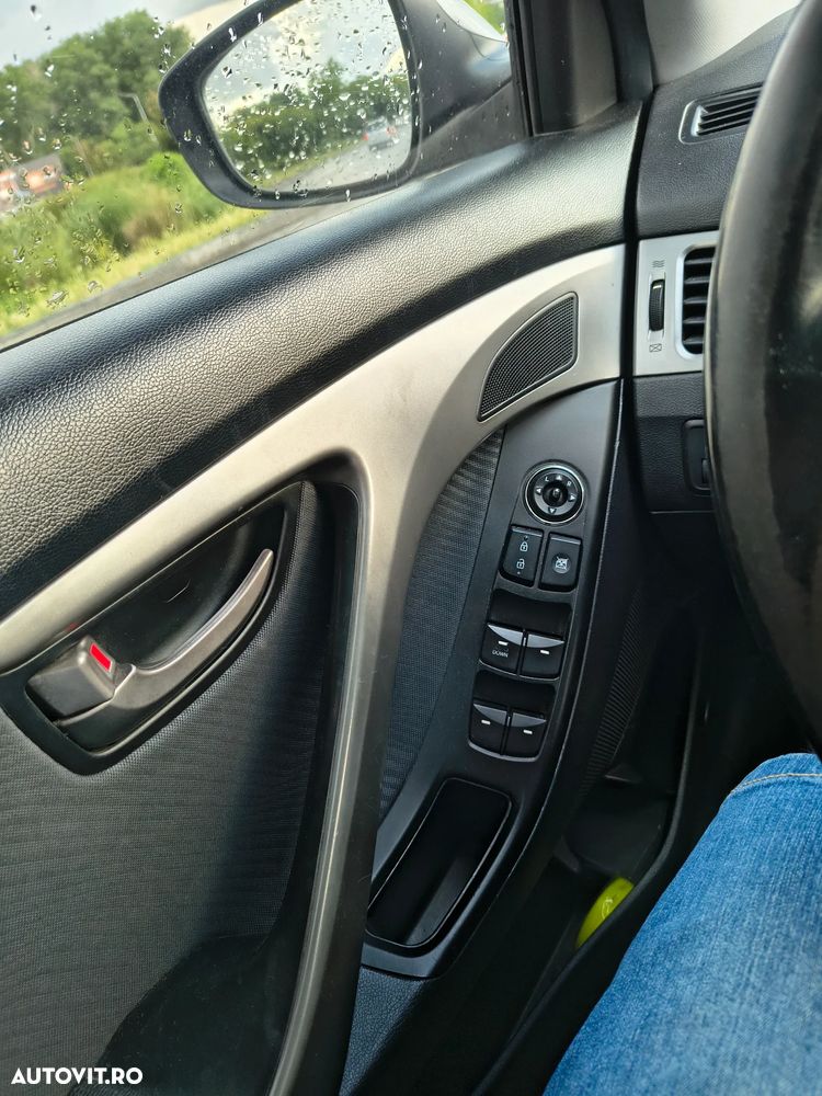 Hyundai Elantra 1.6 MPi - 11