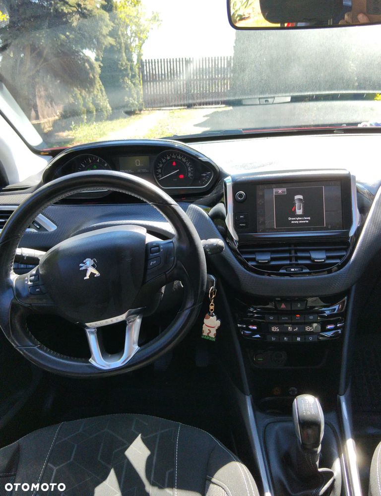 Peugeot 2008 1.2 Pure Tech Style S&S - 19