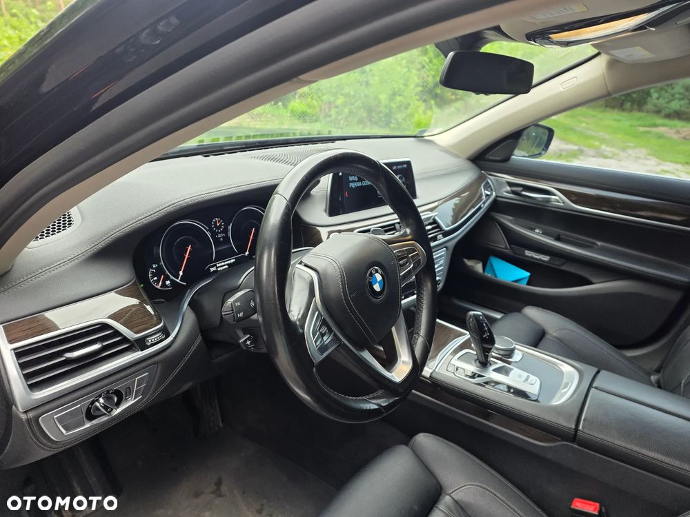BMW Seria 7 740Li - 25