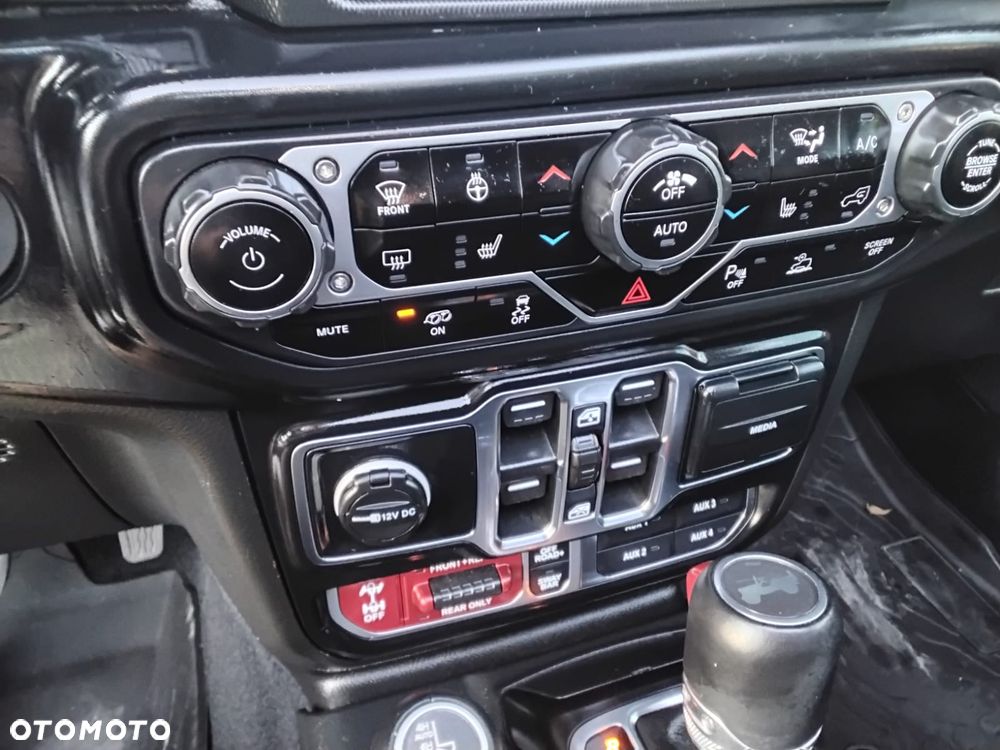 Jeep Wrangler - 24