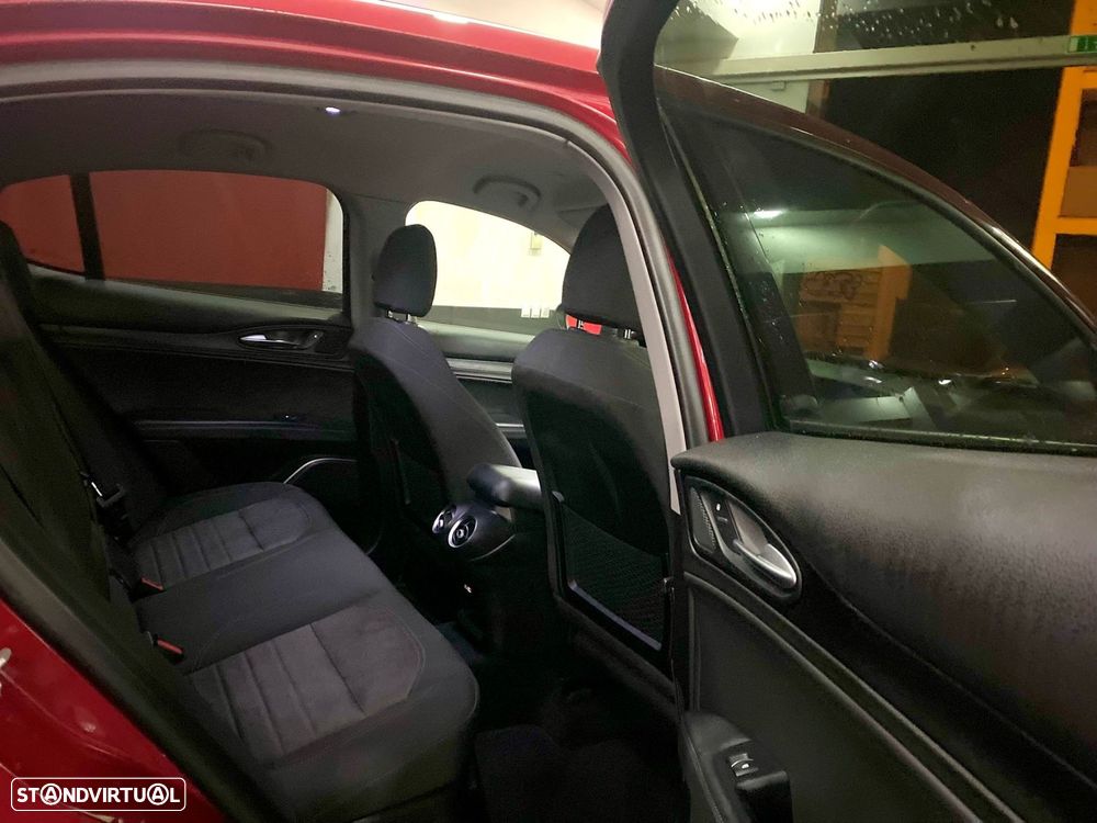 Alfa Romeo Stelvio 2.2 16V AT8-Q4 Executive - 23