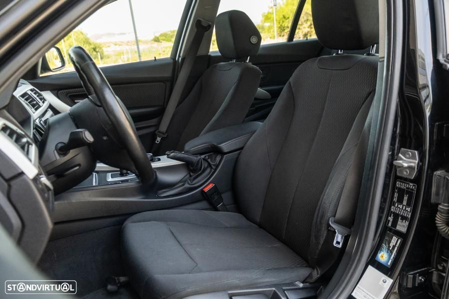 BMW 318 d Touring Auto - 28