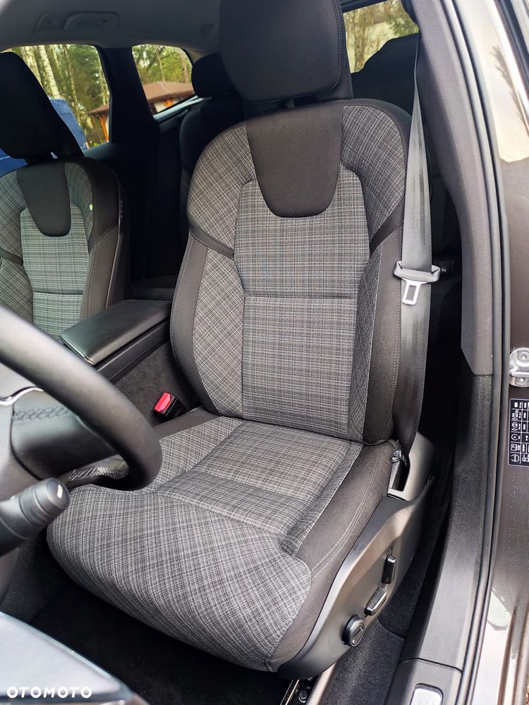 Volvo XC 60 B5 D AWD Geartronic Momentum - 23