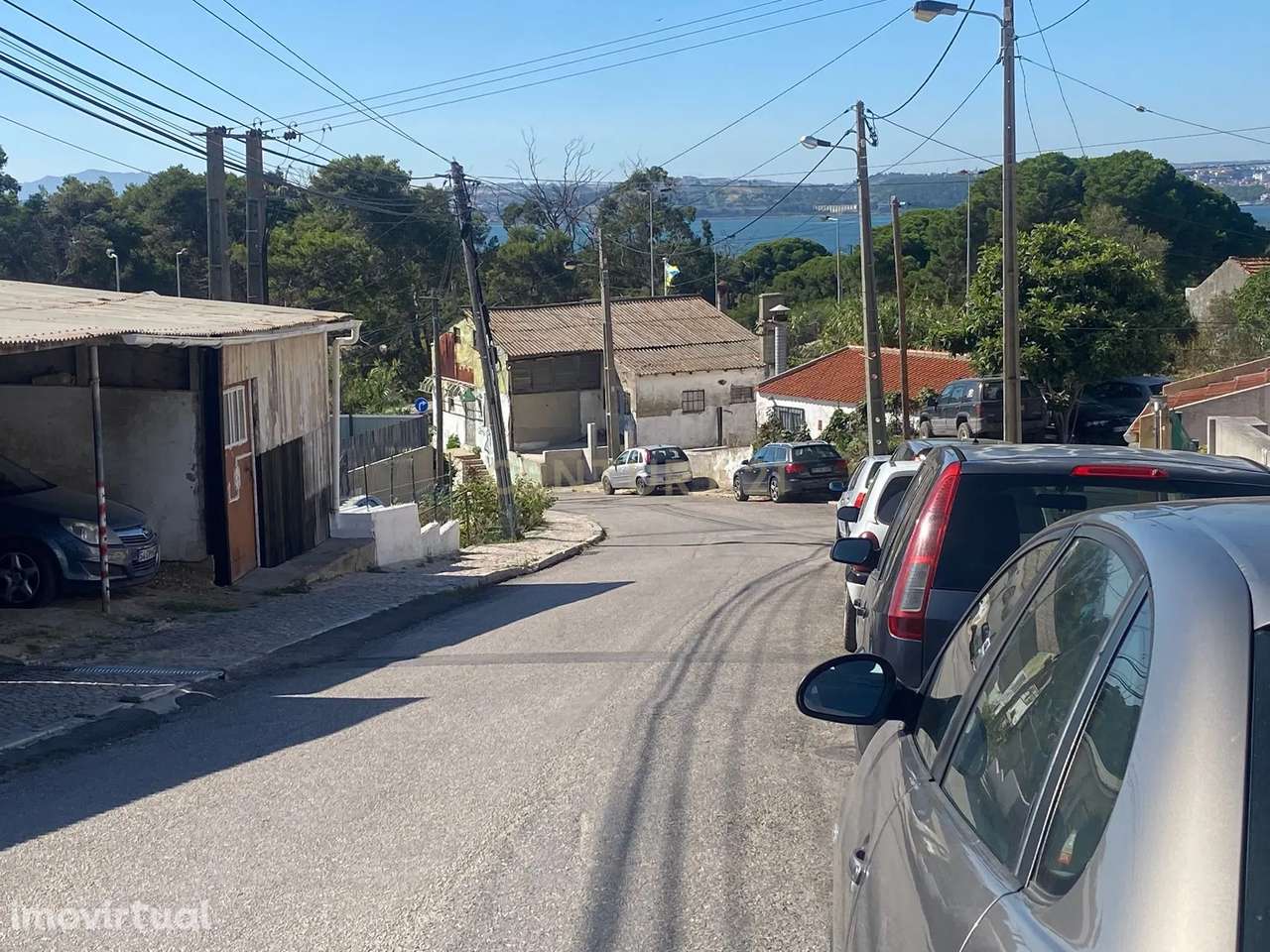 Loja convertida em Apartamento T1 com Garagem na Trafaria, Pica Galo - Grande imagem: 4/5