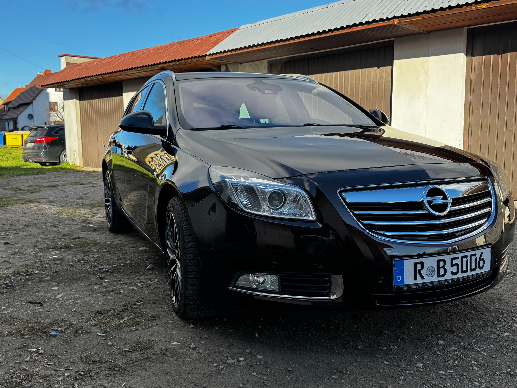 Opel Insignia 2.0 Turbo Sports Tourer 4x4 Automatik Design Edition - 3