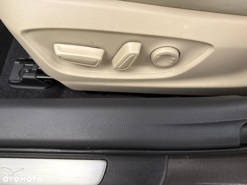 Toyota Camry 2.5 Hybrid Comfort CVT - 19