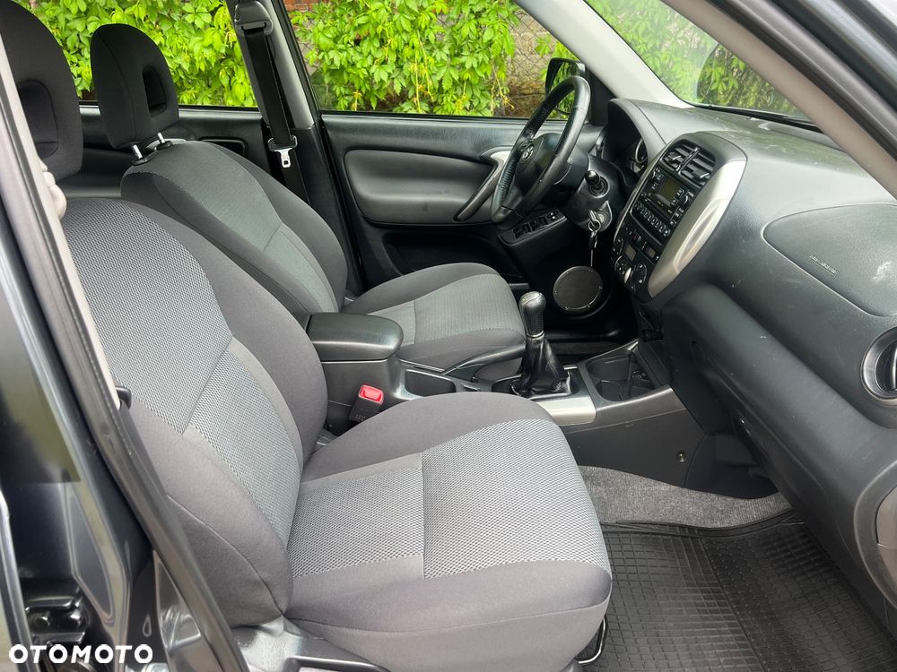 Toyota RAV4 - 8