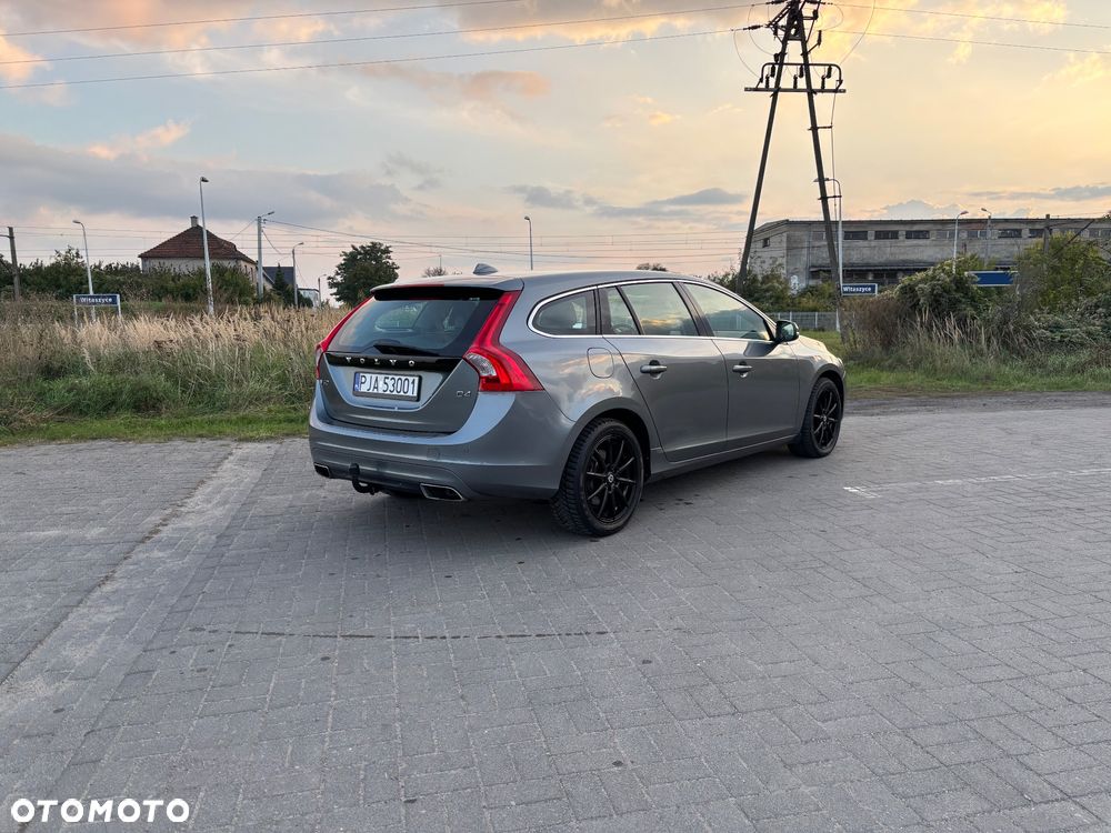 Volvo V60 D4 Momentum - 11