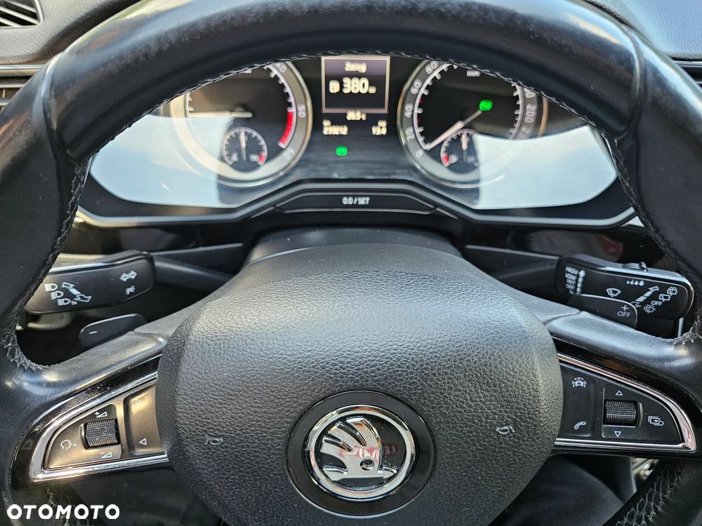 Skoda Superb 2.0 TDI 4x4 L&K DSG - 19