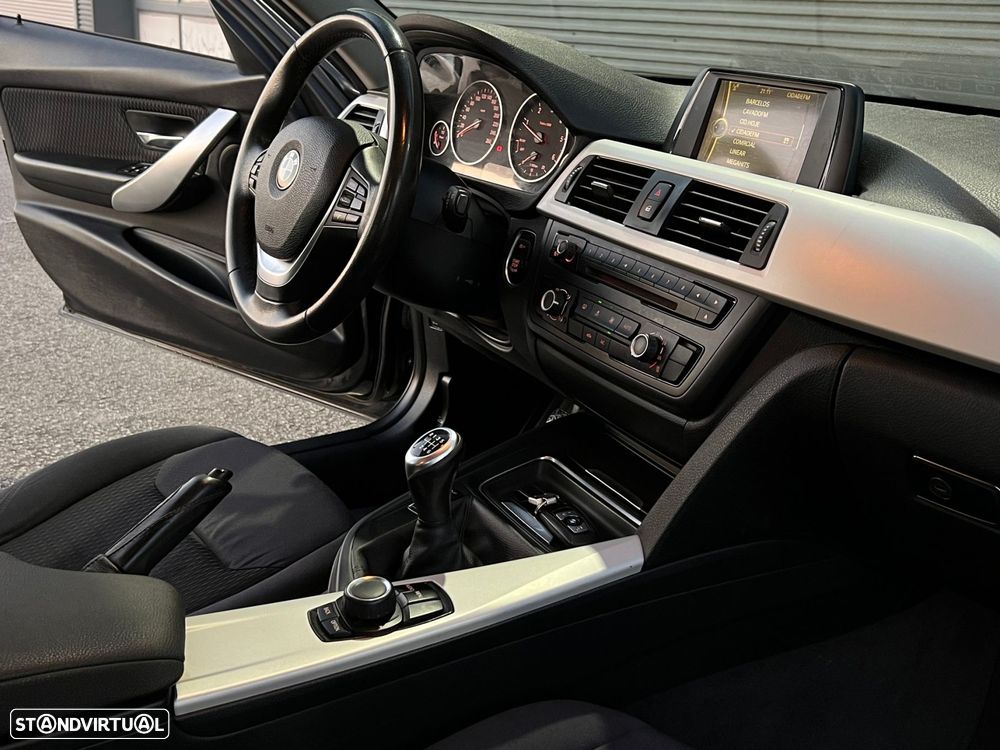 BMW 318 d Line Sport - 27