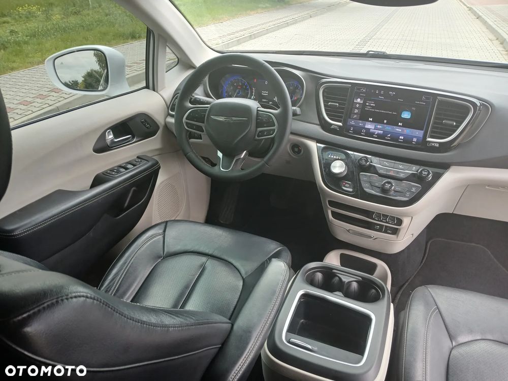 Chrysler Pacifica - 24