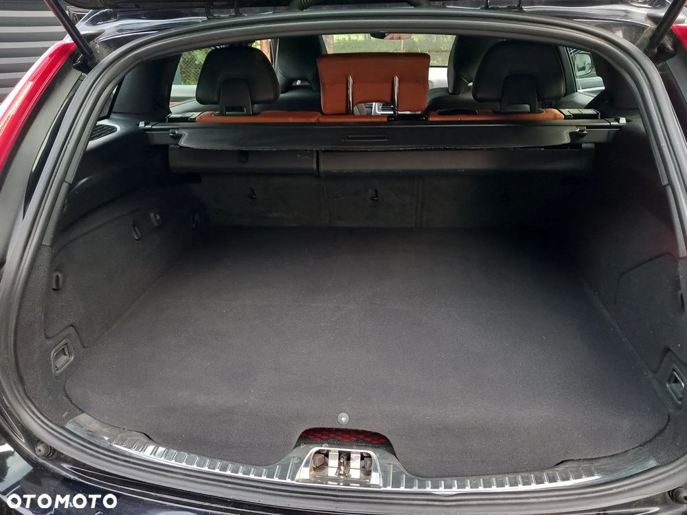 Volvo V60 D6 AWD Plug-in Hybrid Summum - 28
