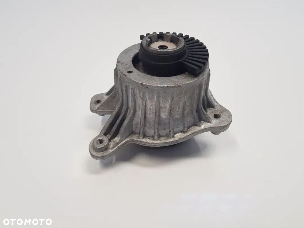 poduszka silnika Mercedes W213 W205 E klasa A2132400500