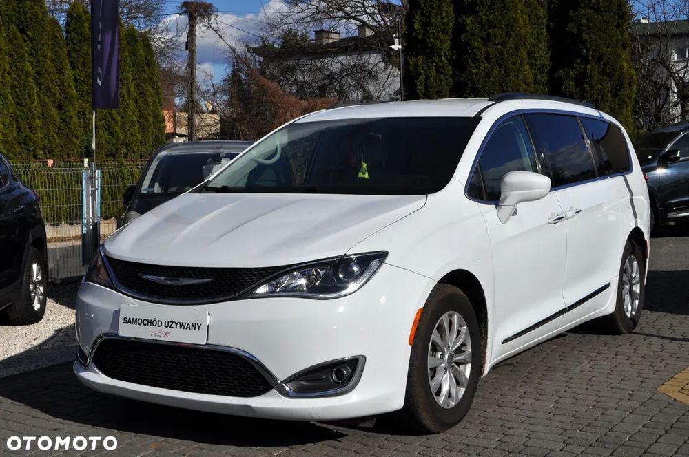 Chrysler Pacifica - 4