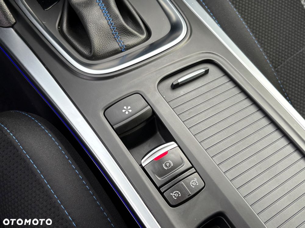 Renault Megane 1.6 TCe GT EDC - 25